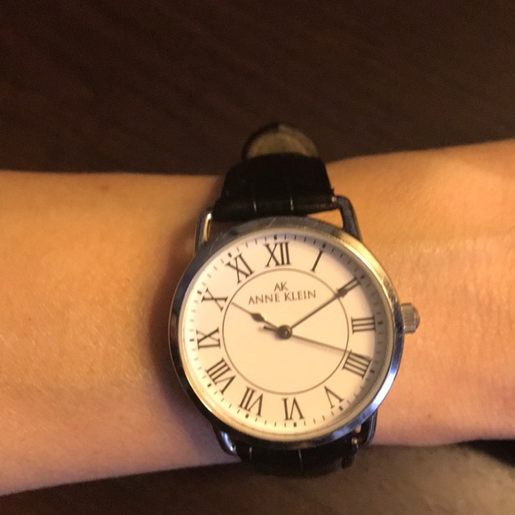 Large face women’s watch, Anne Klein - Picture 3 of 3
